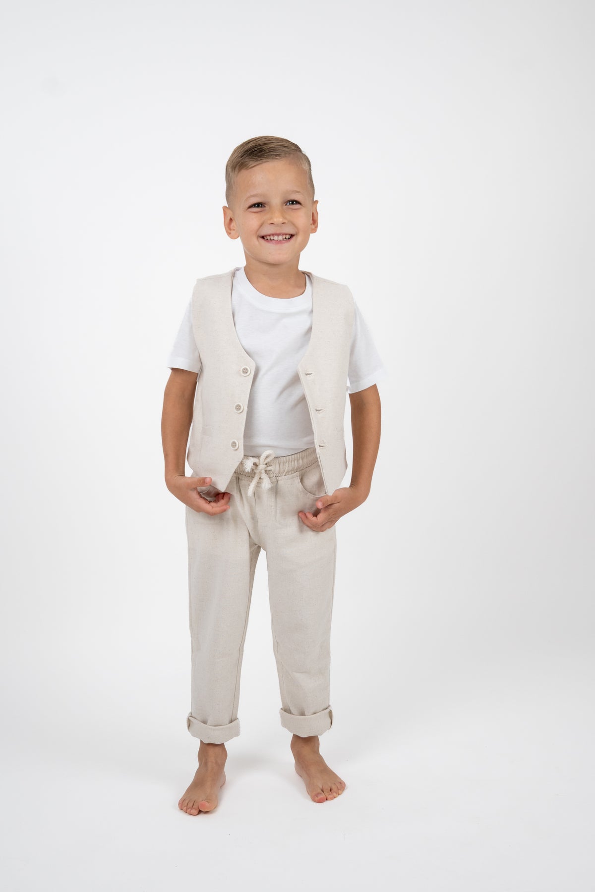 Boys' vest and trousers 3017 — detail