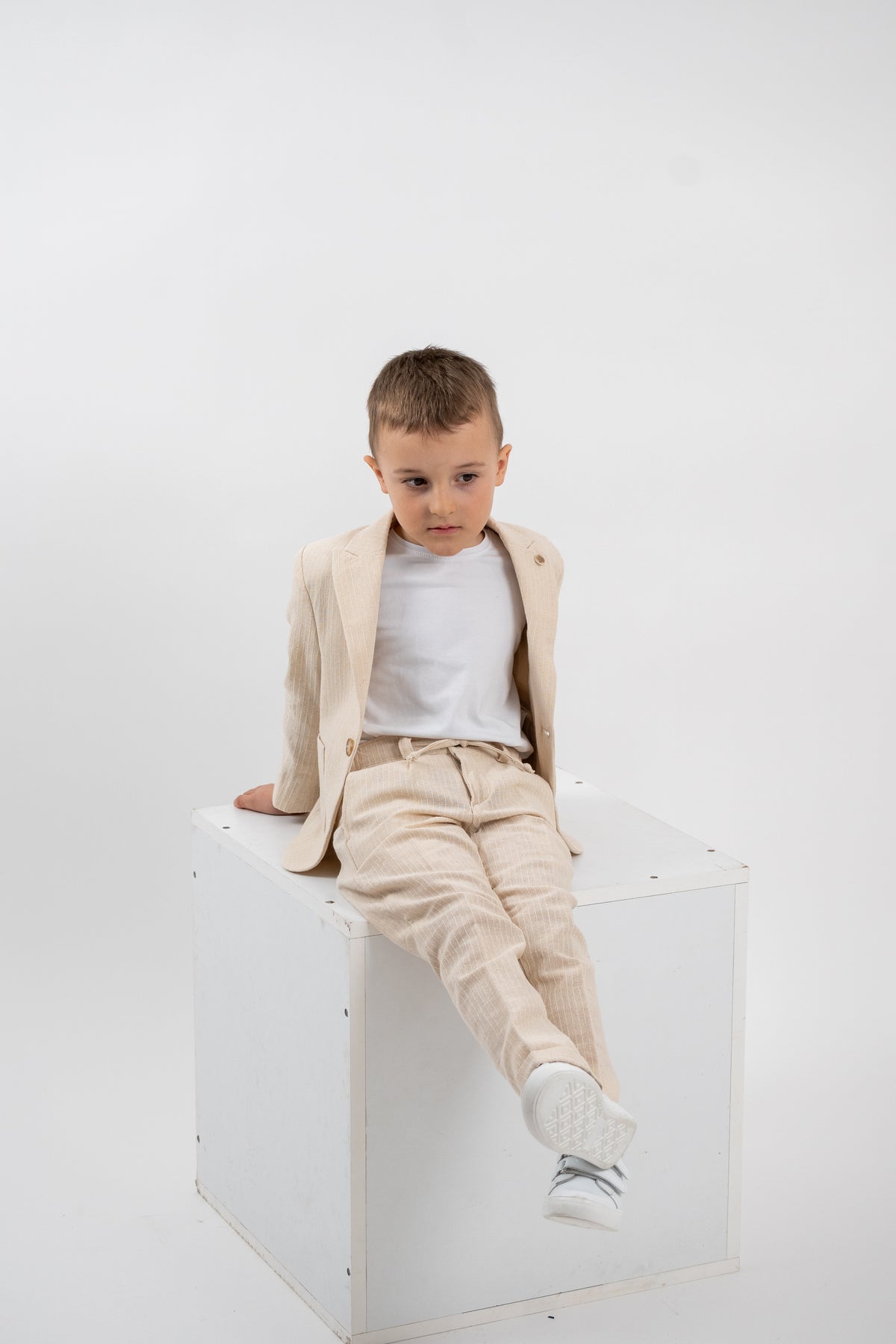 Boys' 3-piece suit 4022 — detail