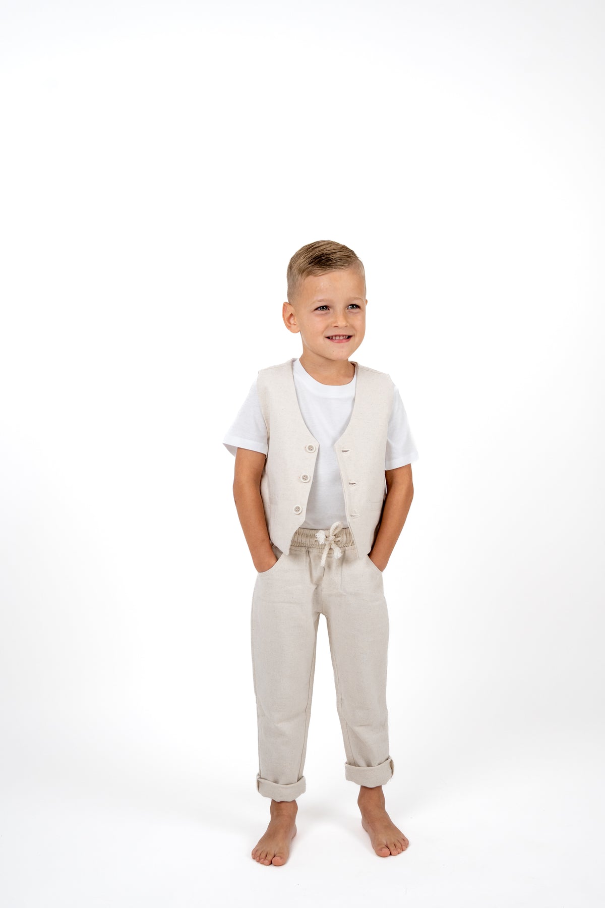 Boys' vest and trousers 3017 — detail