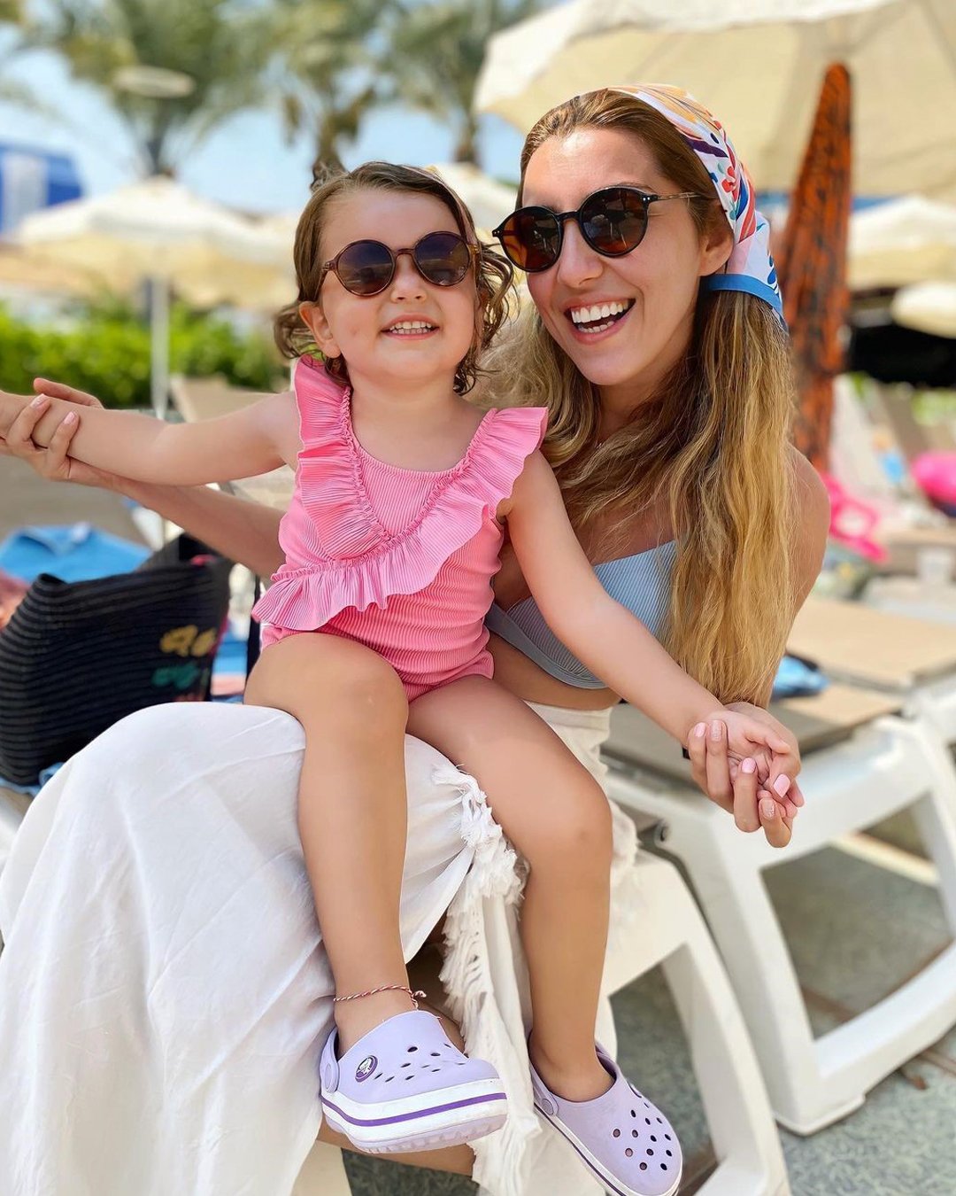 Mother and daughter smiling in Looklight sunglasses